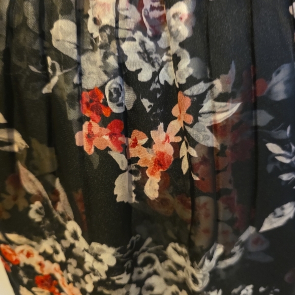 WHITE HOUSE BLACK MARKET FLORAL BLOUSE, SIZE 8 - Picture 7 of 11